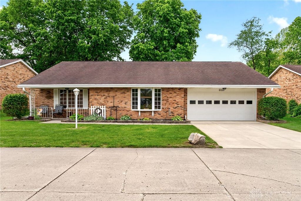6668 Oakwood Lane, Huber Heights, OH 45424