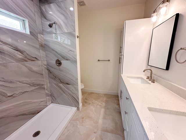 815 5th ST, Lockhart, TX 78644