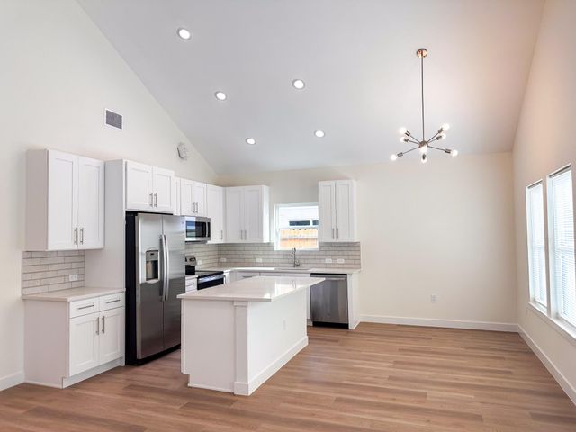 815 5th ST, Lockhart, TX 78644