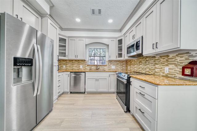 8006 Albin Lane, Houston, TX 77071