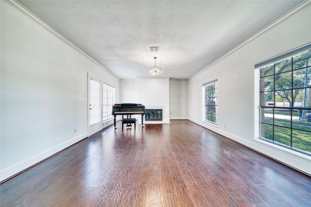 8006 Albin Lane, Houston, TX 77071