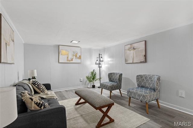 225 S Saint Charles Street, Florissant, MO 63031