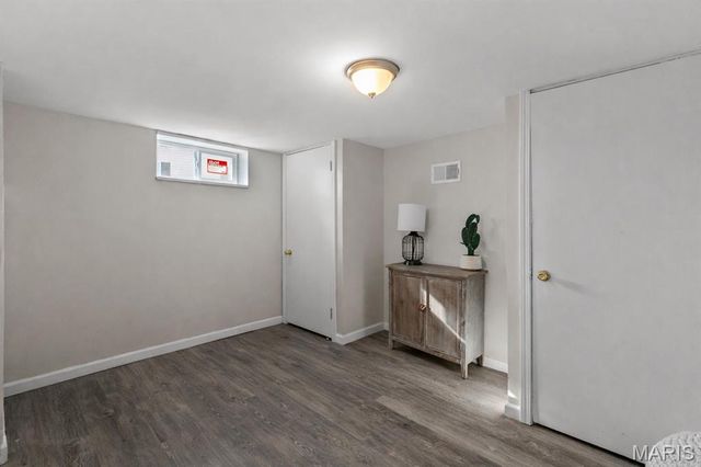 225 S Saint Charles Street, Florissant, MO 63031