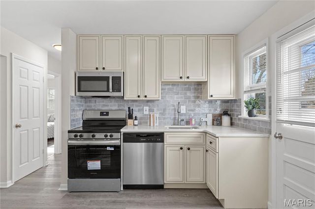 225 S Saint Charles Street, Florissant, MO 63031