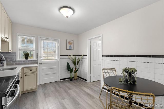 225 S Saint Charles Street, Florissant, MO 63031