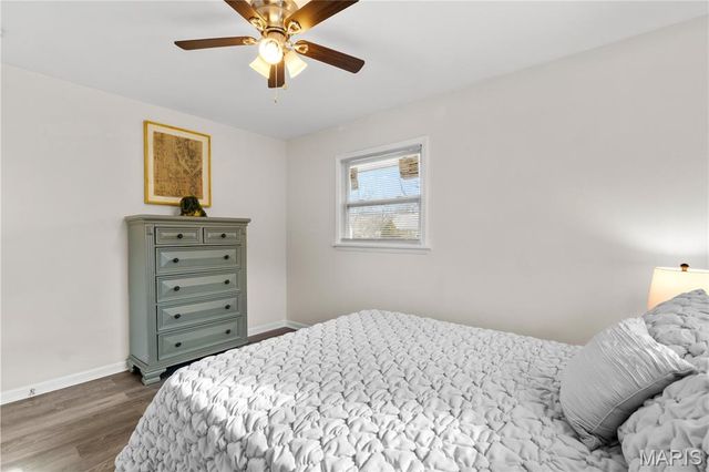 225 S Saint Charles Street, Florissant, MO 63031