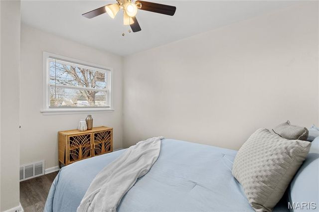 225 S Saint Charles Street, Florissant, MO 63031