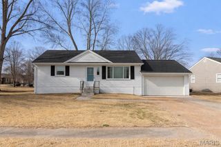 225 S Saint Charles Street, Florissant, MO 63031