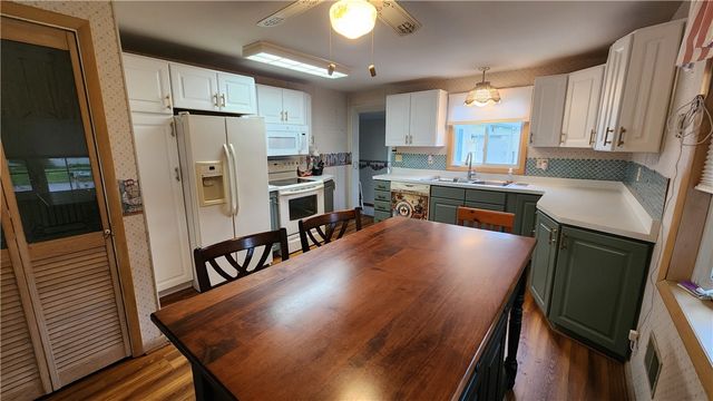 88 Thorncliff Road, Ogden, NY 14559