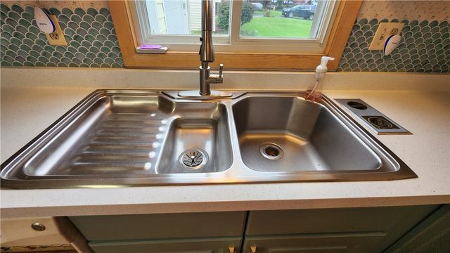 88 Thorncliff Road, Ogden, NY 14559