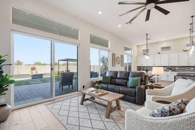 13668 W HACKAMORE Drive, Peoria, AZ 85383