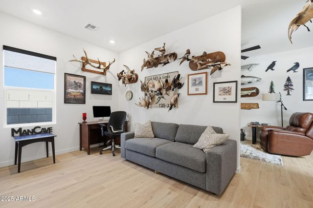 13668 W HACKAMORE Drive, Peoria, AZ 85383