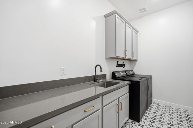 13668 W HACKAMORE Drive, Peoria, AZ 85383