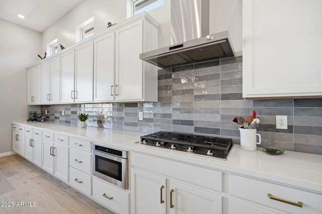 13668 W HACKAMORE Drive, Peoria, AZ 85383