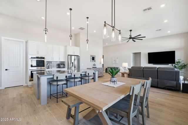 13668 W HACKAMORE Drive, Peoria, AZ 85383