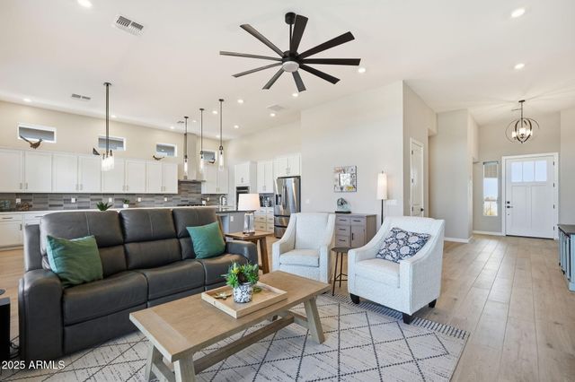 13668 W HACKAMORE Drive, Peoria, AZ 85383