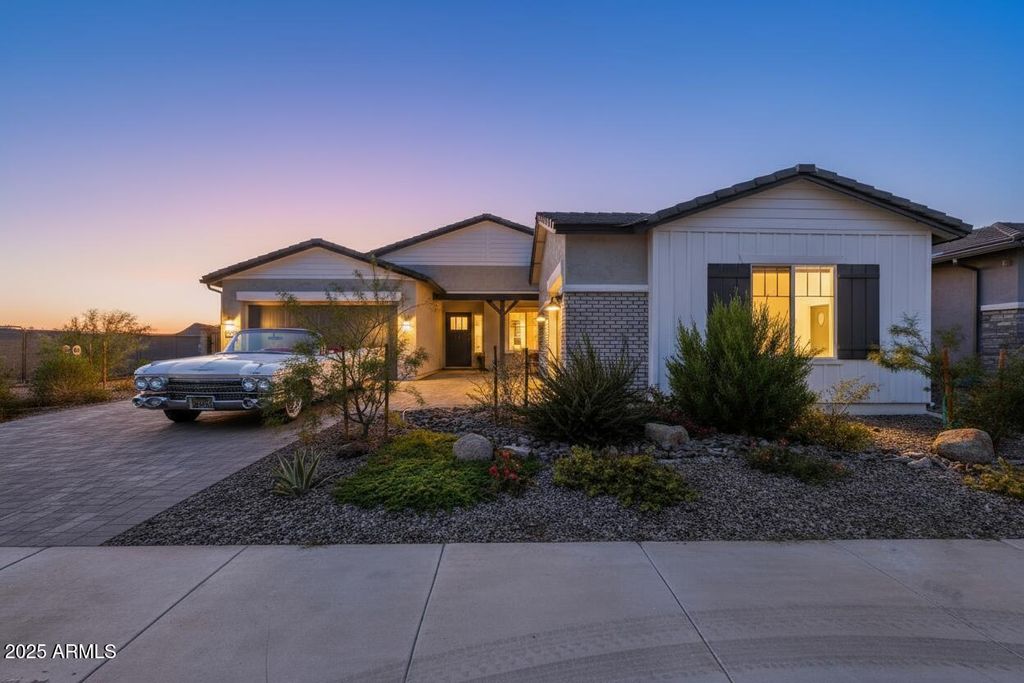 13668 W HACKAMORE Drive, Peoria, AZ 85383