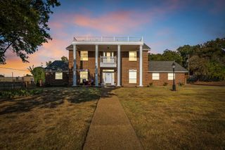 2620 Brookridge Drive, Hurst, TX 76054