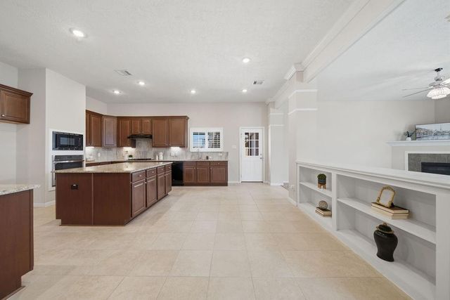 3615 E Cape Road, Dickinson, TX 77539
