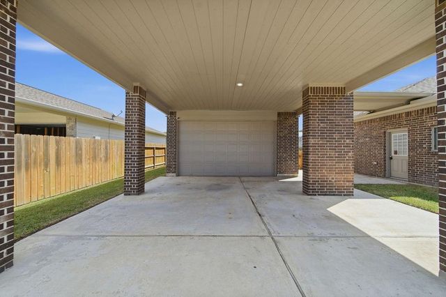 3615 E Cape Road, Dickinson, TX 77539