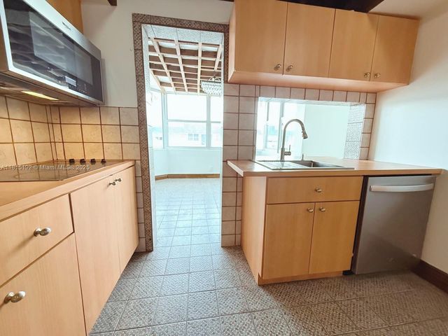 16570 NE 26th Ave 6B, North Miami Beach, FL 33160