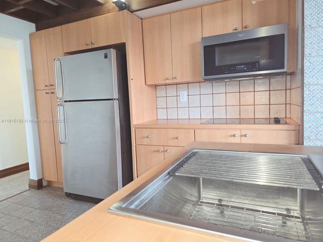 16570 NE 26th Ave 6B, North Miami Beach, FL 33160