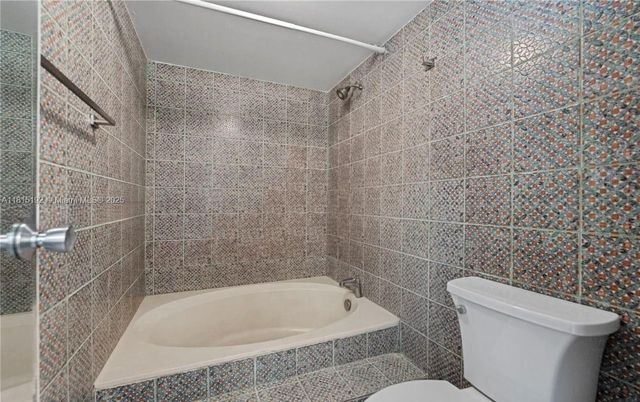 16570 NE 26th Ave 6B, North Miami Beach, FL 33160