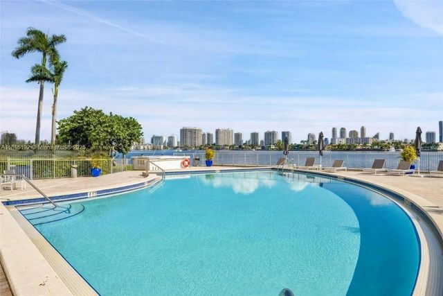 16570 NE 26th Ave 6B, North Miami Beach, FL 33160