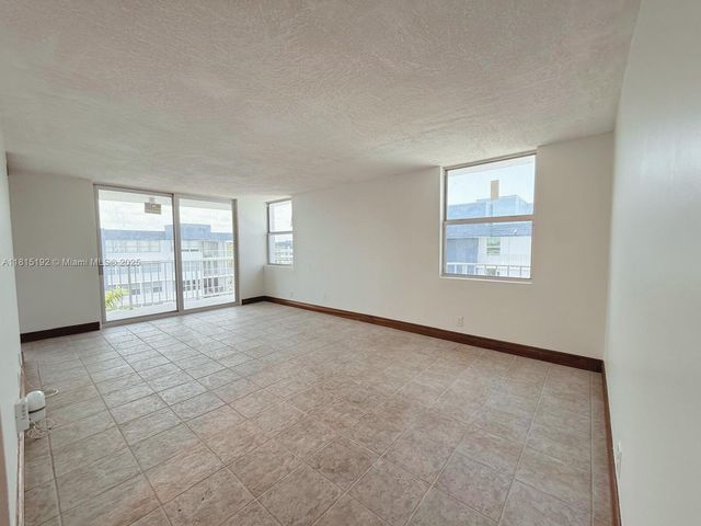 16570 NE 26th Ave 6B, North Miami Beach, FL 33160