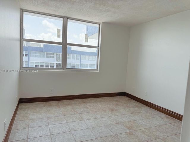 16570 NE 26th Ave 6B, North Miami Beach, FL 33160