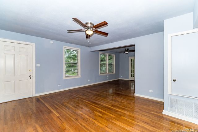 254 Cloverleaf Ave Apt 2, Alamo Heights, TX 78209