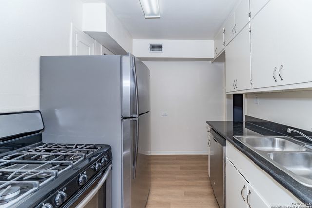 254 Cloverleaf Ave Apt 2, Alamo Heights, TX 78209