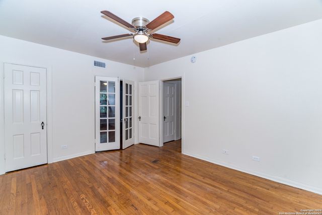 254 Cloverleaf Ave Apt 2, Alamo Heights, TX 78209