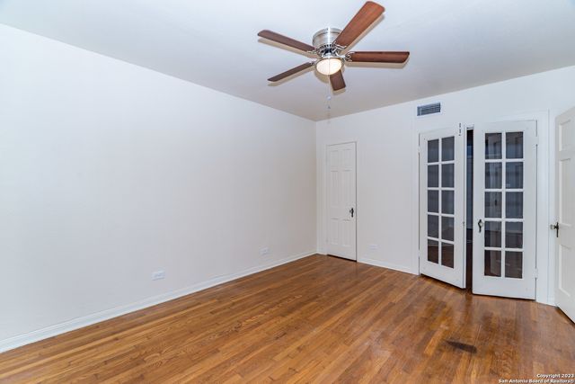 254 Cloverleaf Ave Apt 2, Alamo Heights, TX 78209