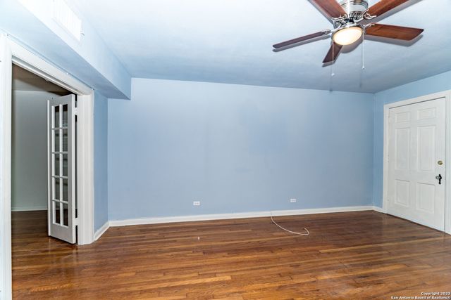 254 Cloverleaf Ave Apt 2, Alamo Heights, TX 78209