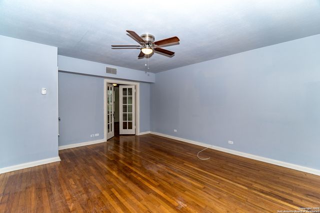254 Cloverleaf Ave Apt 2, Alamo Heights, TX 78209