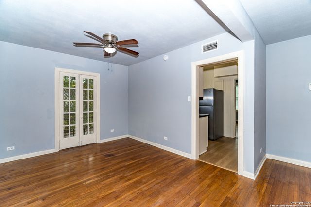 254 Cloverleaf Ave Apt 2, Alamo Heights, TX 78209