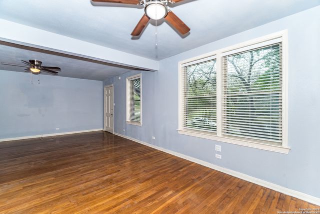 254 Cloverleaf Ave Apt 2, Alamo Heights, TX 78209