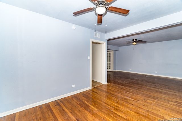 254 Cloverleaf Ave Apt 2, Alamo Heights, TX 78209