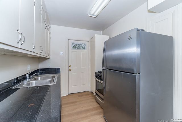 254 Cloverleaf Ave Apt 2, Alamo Heights, TX 78209