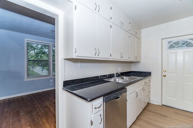 254 Cloverleaf Ave Apt 2, Alamo Heights, TX 78209