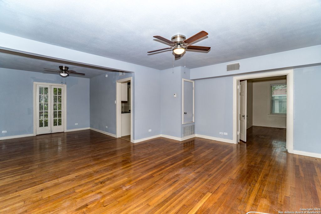 254 Cloverleaf Ave Apt 2, Alamo Heights, TX 78209