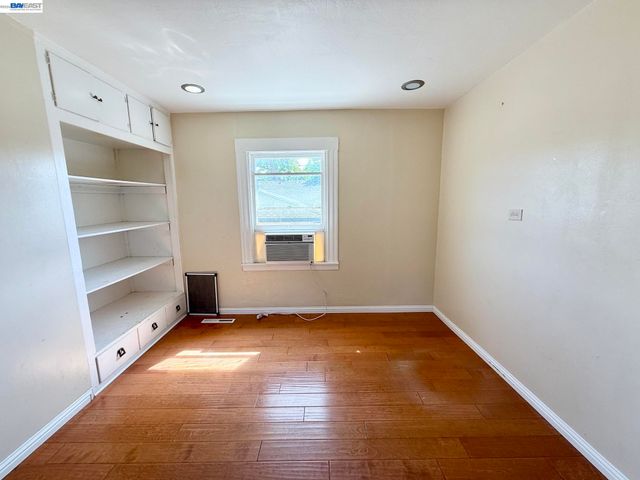 1033 Fountain St, Alameda, CA 94501