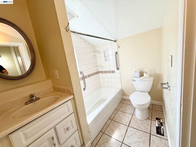 1033 Fountain St, Alameda, CA 94501