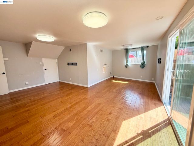 1033 Fountain St, Alameda, CA 94501