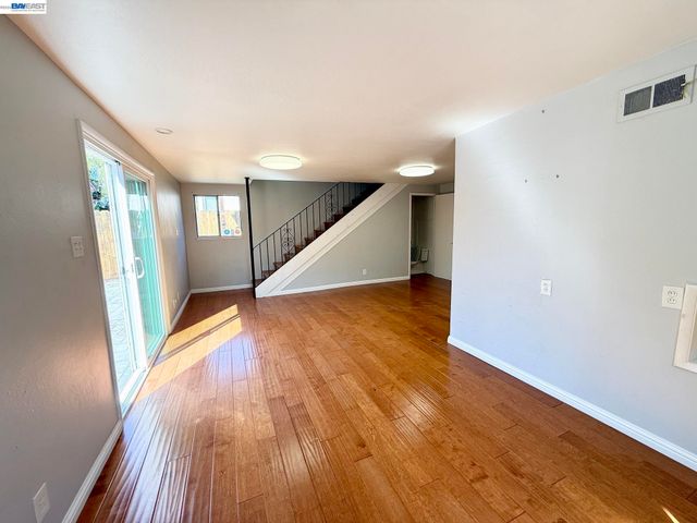 1033 Fountain St, Alameda, CA 94501