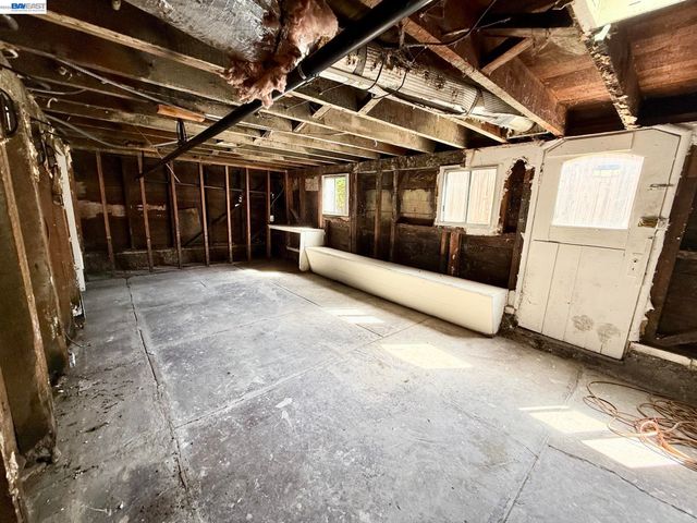 1033 Fountain St, Alameda, CA 94501