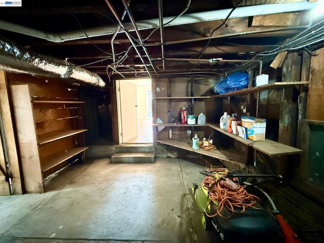 1033 Fountain St, Alameda, CA 94501