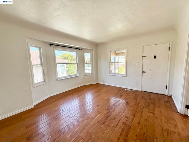 1033 Fountain St, Alameda, CA 94501
