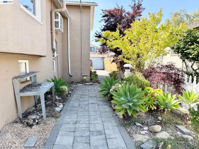 1033 Fountain St, Alameda, CA 94501